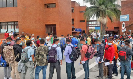 स्वदेशमै रोजगारी सत्ताको भर्‍याङ, दैनिक २४ सय युवा कामको खोजिमा विदेशतिर
