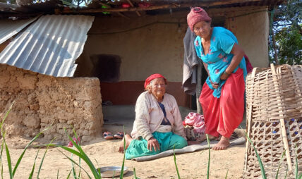 बुकुरोभित्र बृद्ध आमाछोरीको बास