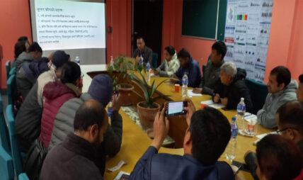 ललितपुरका नागरिकलाई कोरोनाको दोस्रो बुष्टर डोज दिइदै